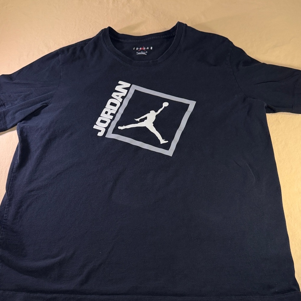 Air Jordan black T-shirt, short sleeve Jordan graphics size extra large